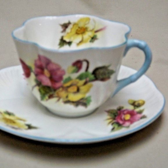 Shelley Fine Bone China England Dainty Begonia Footed Tea Cup and Saucer - Picture 2 of 12